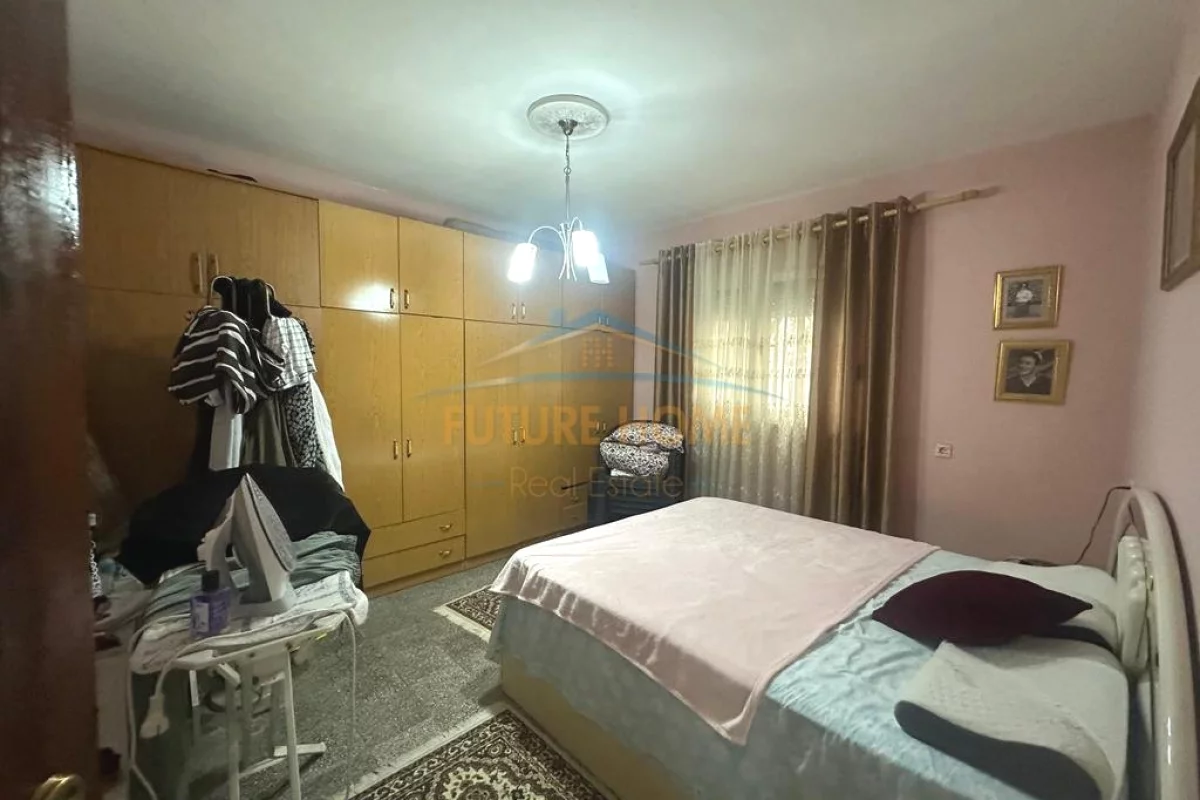Shtepi ne shitje Shtepi Private ne Tirane, 3+1, Mobilimi E mobiluar, Pagesa 188,000  Euro.