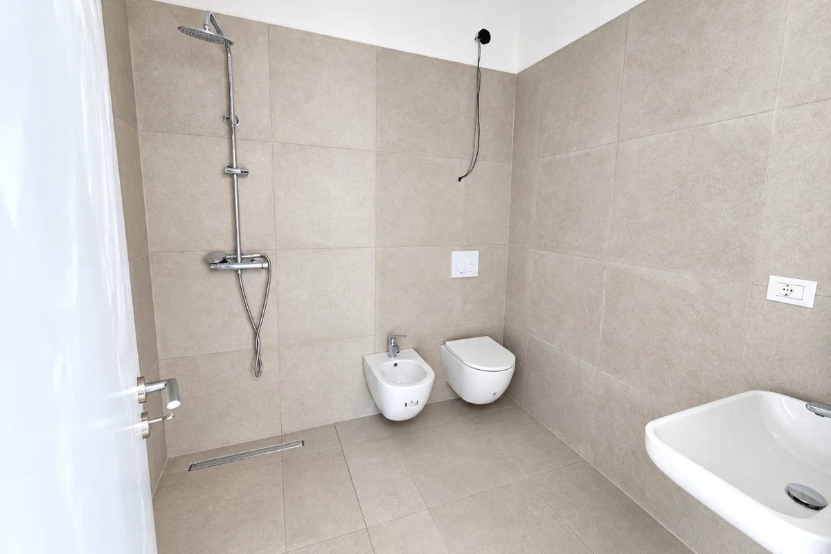 Apartment for sale in Tirana 2+1, Emty