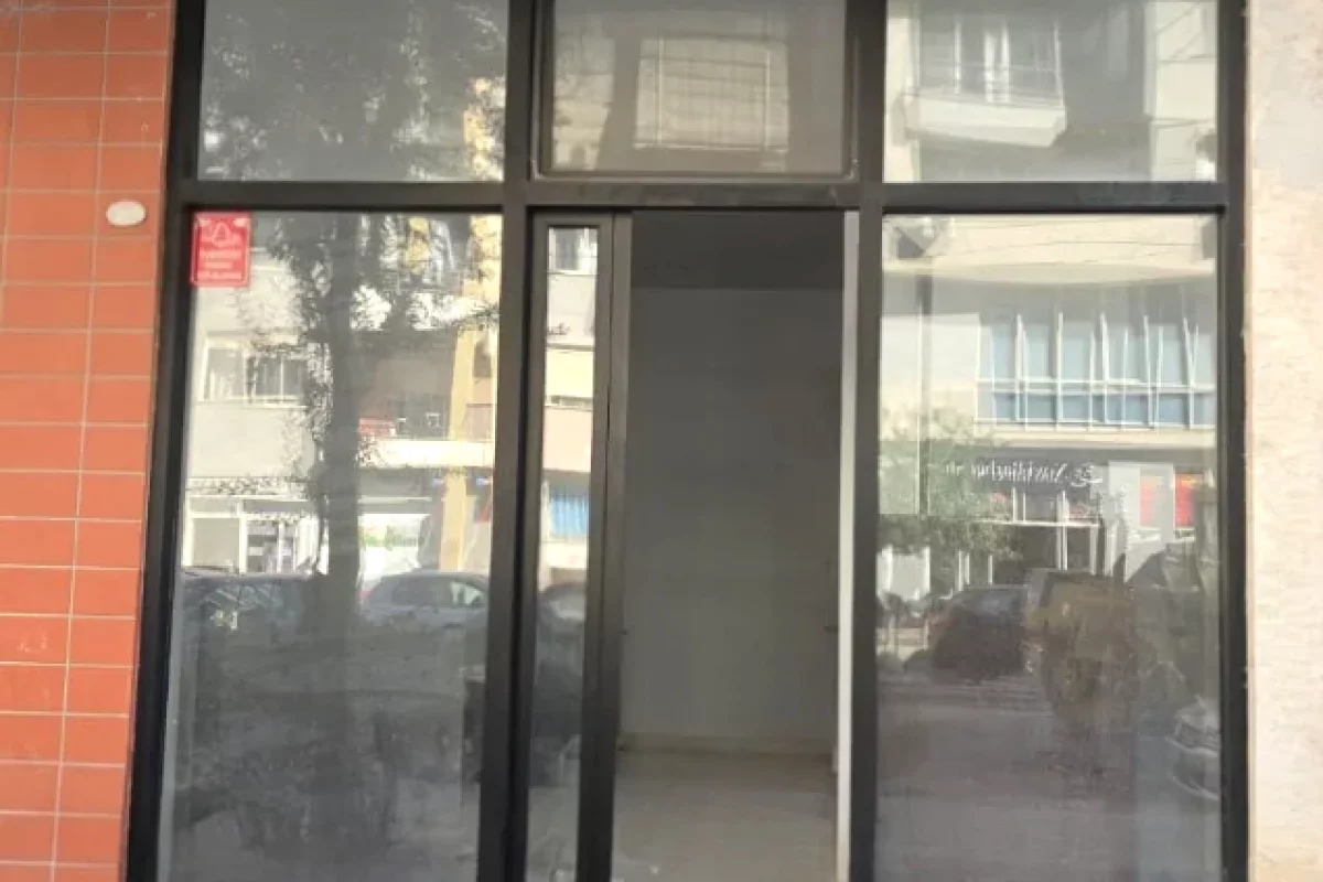 Jepet dyqan me qira ne Astir , tek Vila L .