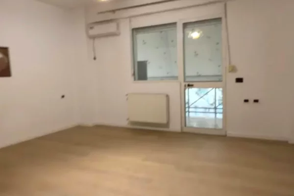 Jepet ambient biznesi me qira tek Garda , ish Blloku .