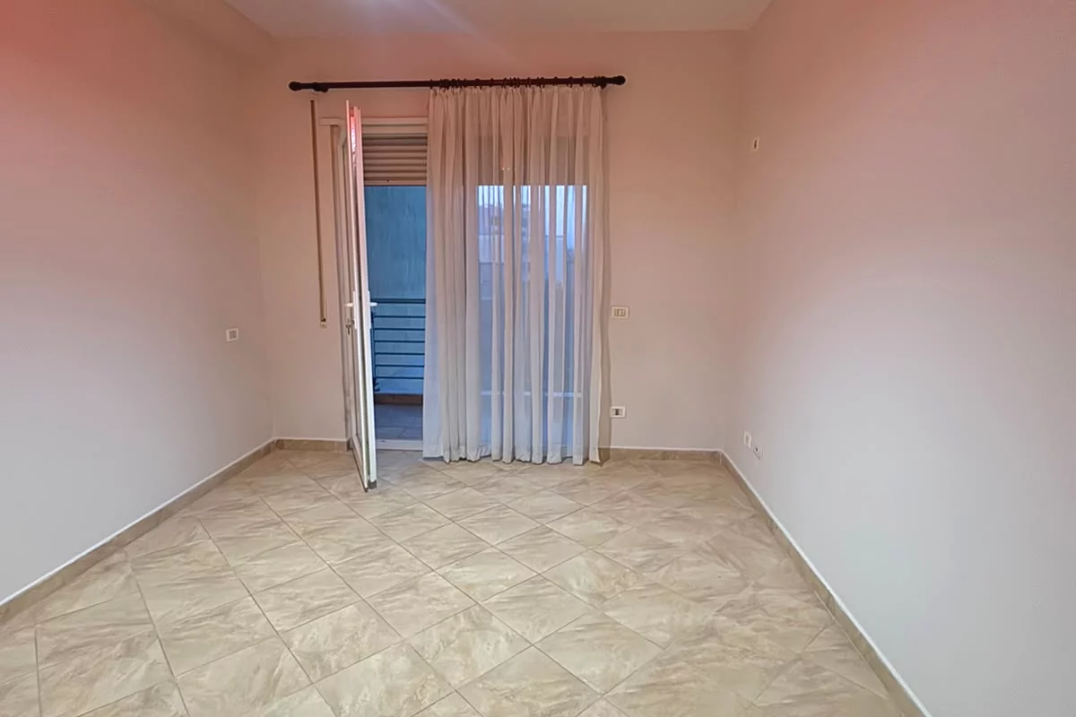 Jepet apartament 2+1+2 per banim apo zyre me qira tek Rruga Ali Demi , ish Tregu Elektrik .