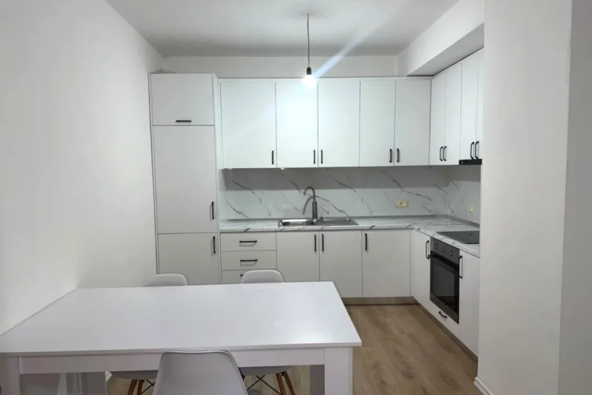 Shtepi me qera Apartament ne Tirane, 1+1, Mobilimi E mobiluar, Pagesa 450  Euro.