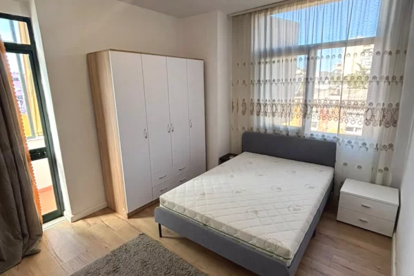 Shtepi me qera 3+1 ne Tirane - 1,100 Euro