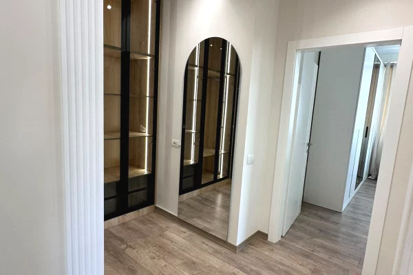 Ulet Cmimi ! Shitet apartament 2+1+Verande tek Liqeni i Thate .