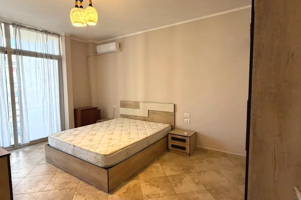 Shtepi me qera 2+1 ne Tirane - 700 Euro