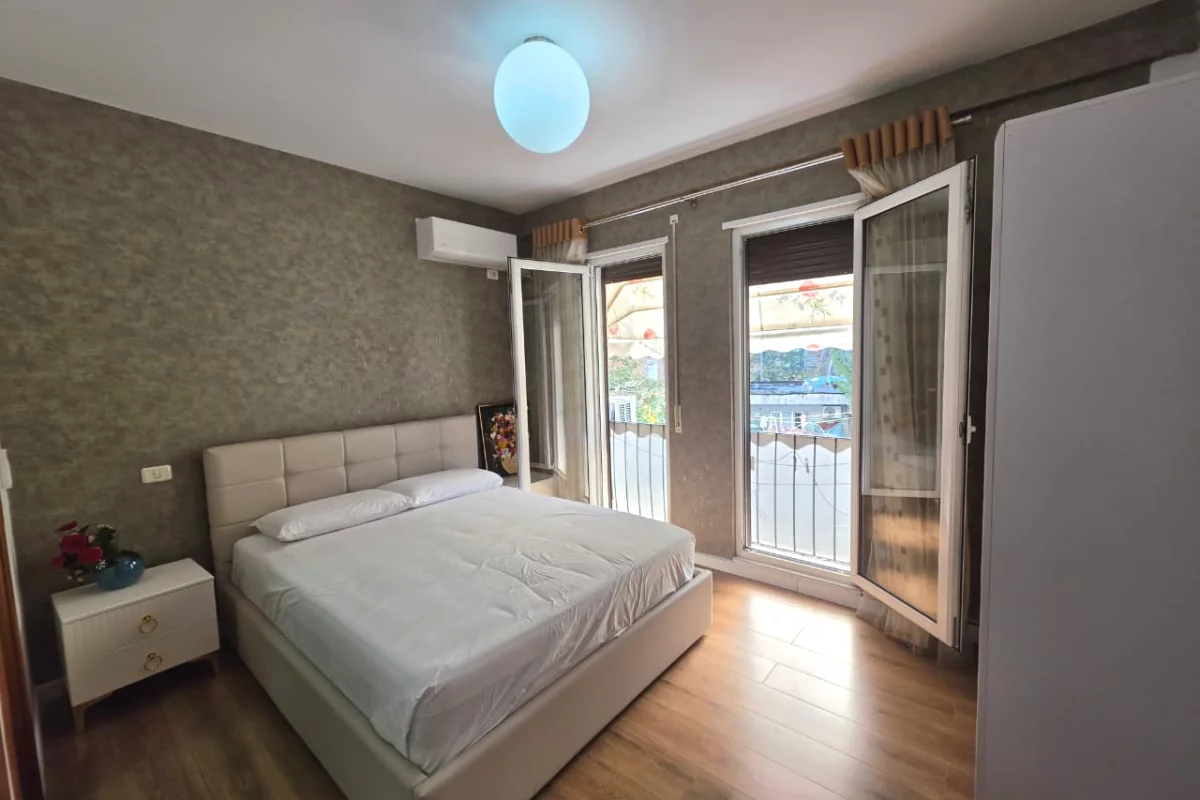 Shtepi me qera Apartament ne Tirane, 2+1, Mobilimi E mobiluar, Pagesa 1,200  Euro.