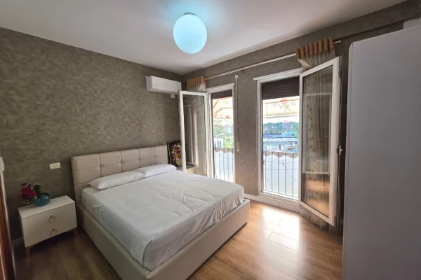 Shtepi me qera 2+1 ne Tirane - 1,200 Euro