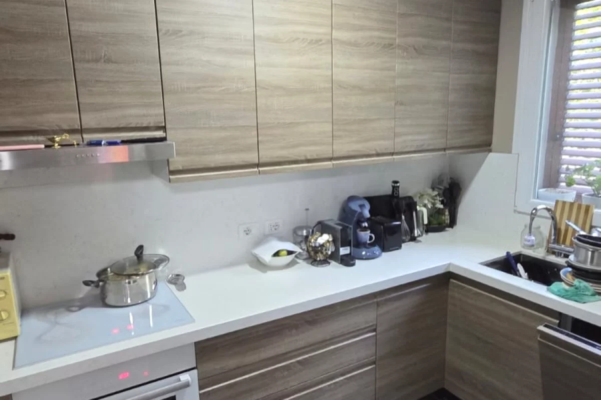 Shtepi me qera Apartament ne Tirane, 3+1, Mobilimi E mobiluar, Pagesa 800  Euro.