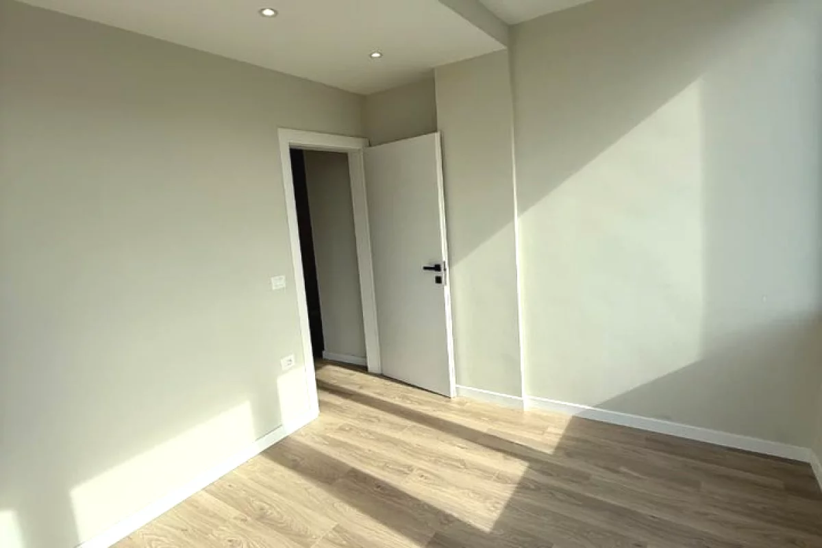 Shtepi ne shitje Apartament ne Tirane, 1+1, Mobilimi Bosh, pa mobiluar, Pagesa 164,000  Euro.