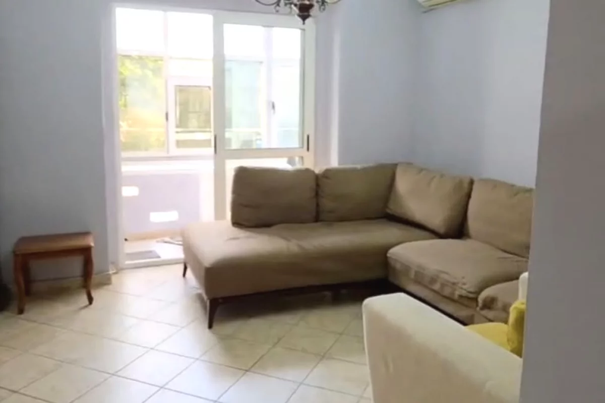 Shtepi ne shitje Apartament ne Tirane, 2+1, Mobilimi E mobiluar, Pagesa 210,000  Euro.
