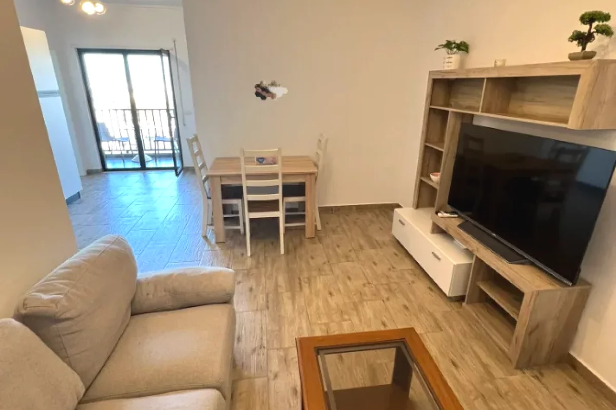 Shtepi me qera Apartament ne Tirane, 2+1, Mobilimi Pjeserisht e mobiluar, Pagesa 600  Euro.