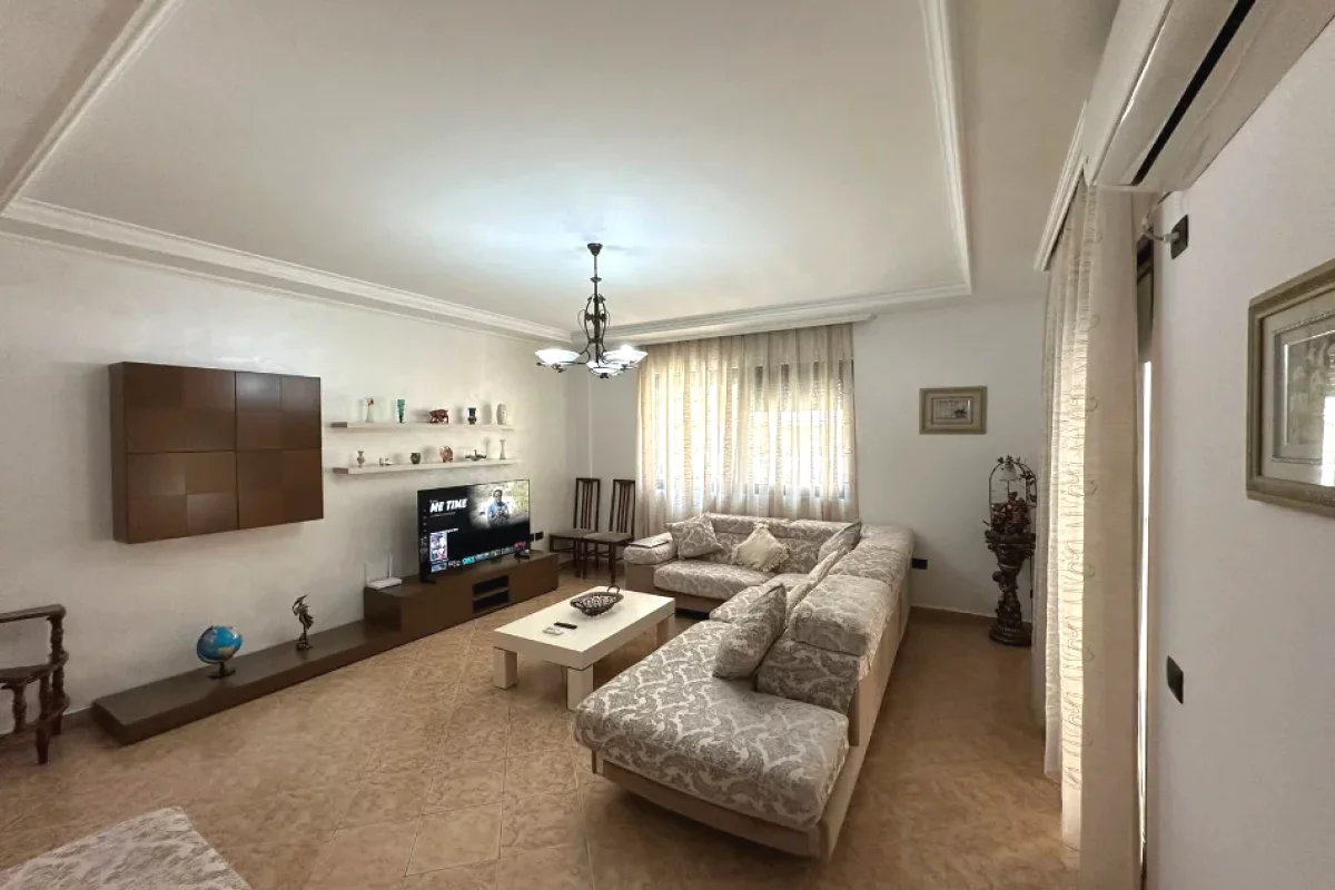 Shtepi me qera Apartament ne Tirane, 2+1, Mobilimi E mobiluar, Pagesa 870  Euro.