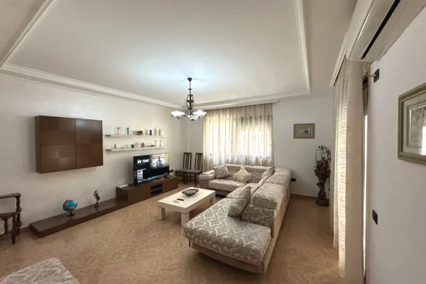 Shtepi me qera 2+1 ne Tirane - 870 Euro