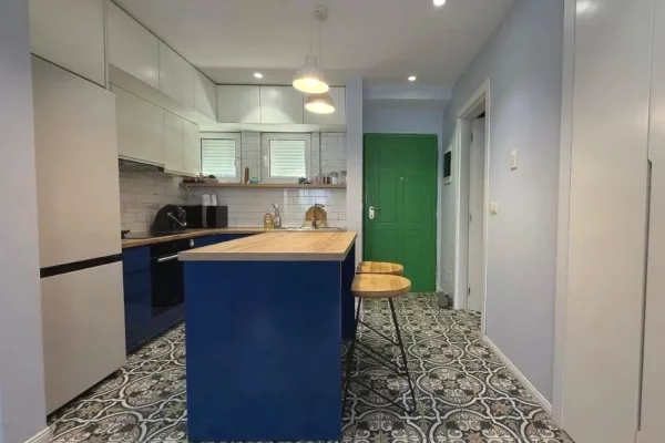 Shtepi me qera 2+1 ne Tirane - 1,200 Euro