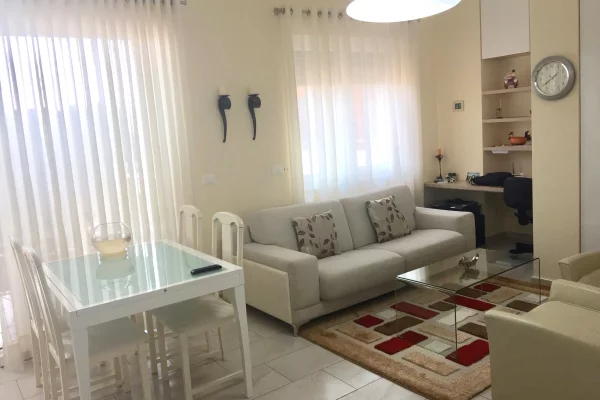 Jepet apartament 1+1 me qira tek Rruga e Bogdaneve , Rruga e Kavajes , 21 Dhjetori , Rruga e Durresi