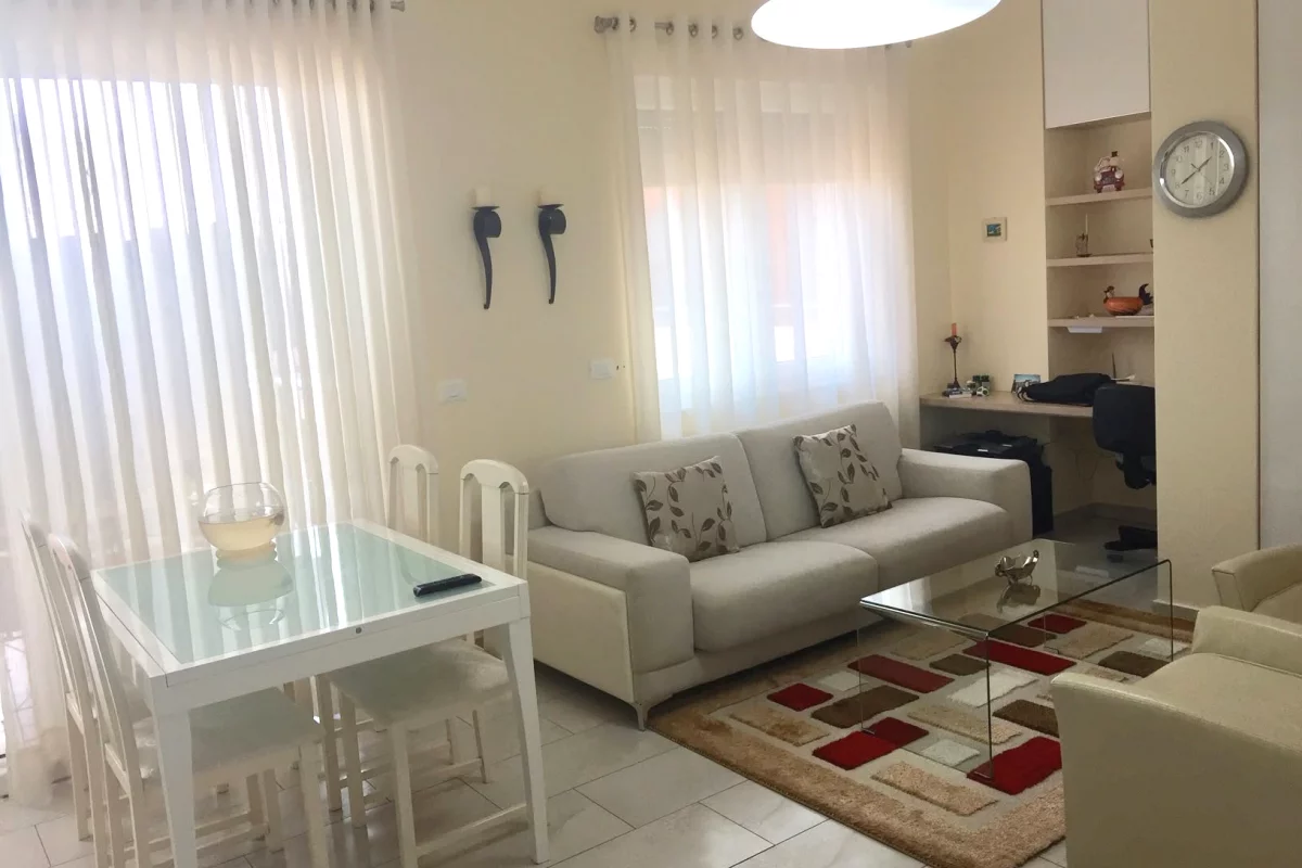 Shtepi me qera Apartament ne Tirane, 1+1, Mobilimi E mobiluar, Pagesa 800  Euro.