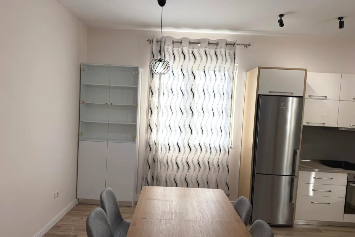 Shtepi me qera Apartament ne Tirane, 2+1, Mobilimi E mobiluar, Pagesa 550  Euro.