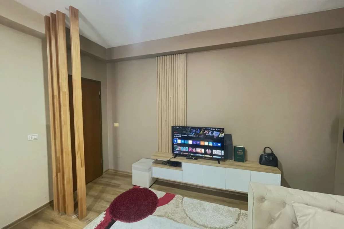 Shtepi ne shitje Apartament ne Tirane, 2+1, Mobilimi E mobiluar, Pagesa 135,000  Euro.