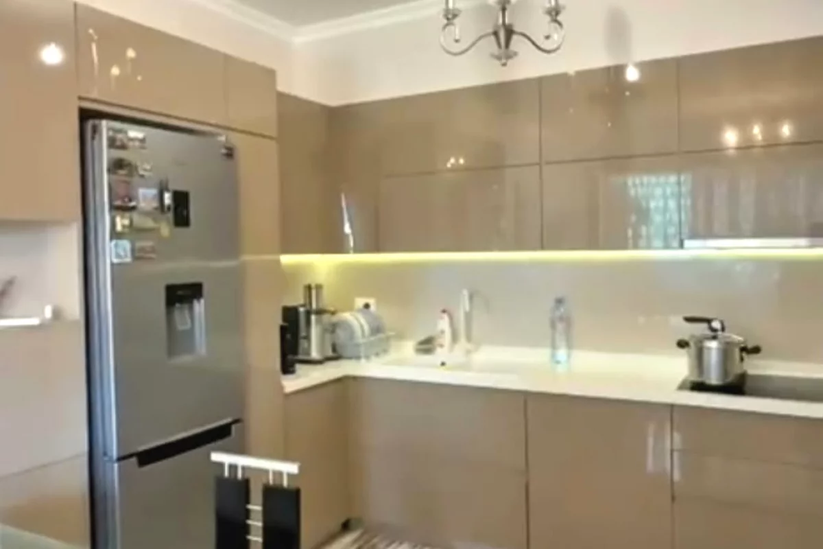 Shtepi ne shitje Apartament ne Tirane, 3+1, Mobilimi E mobiluar, Pagesa 360,000  Euro.
