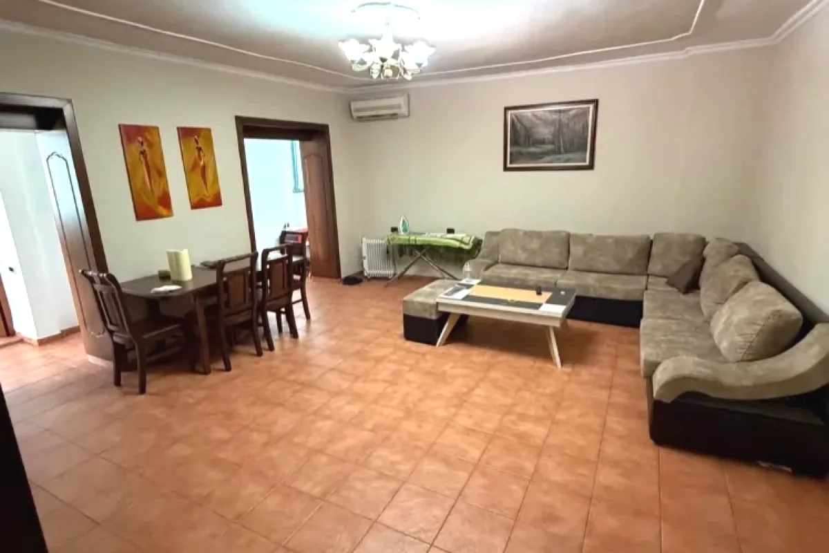 Shtepi me qera Apartament ne Tirane, 3+1, Mobilimi E mobiluar, Pagesa 1,000  Euro.