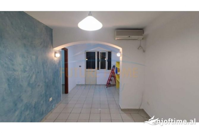 Ambiente Commerciale in Affitto 3+1 a Tirana - 350 Euro