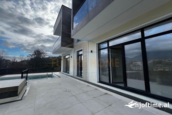 Ambiente Commerciale in Affitto 4+1 a Tirana - 5,500 Euro