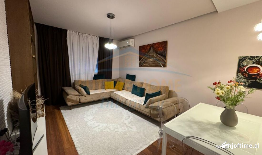 Shtepi ne shitje Apartament ne Tirane, 2+1, Mobilimi Bosh, pa mobiluar, Pagesa 203,000  Euro.