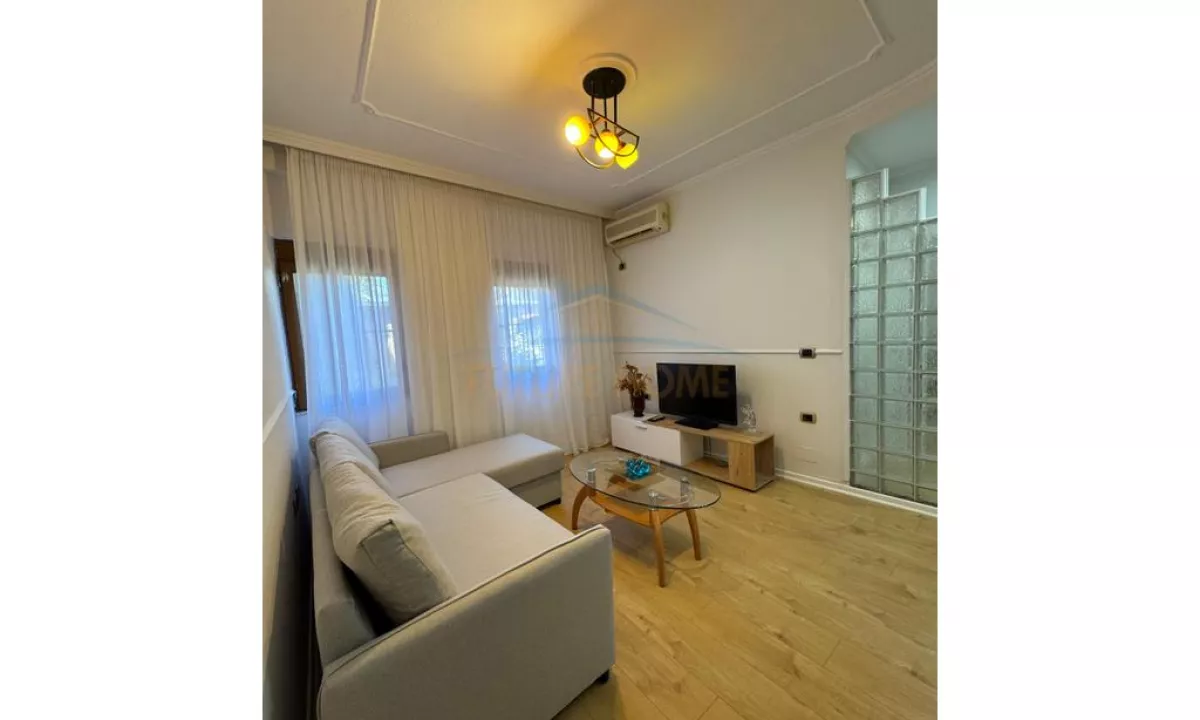 Shtepi ne shitje Apartament ne Tirane, 1+1, Mobilimi E mobiluar, Pagesa 115,000  Euro.