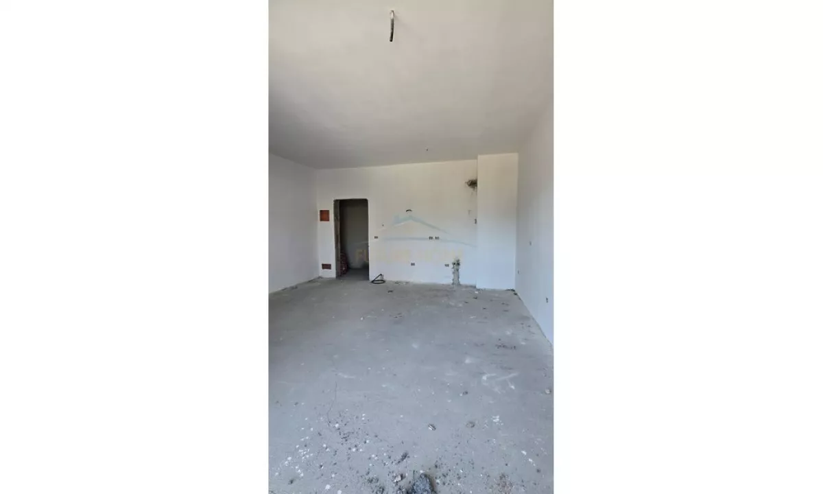 Shtepi ne shitje Apartament ne Tirane, 1+1, Mobilimi Bosh, pa mobiluar, Pagesa 190,620  Euro.
