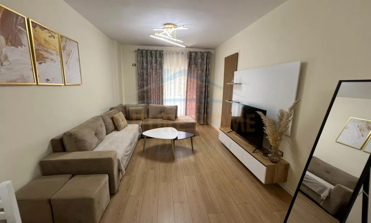 Shtepi ne shitje Apartament ne Tirane, 2+1, Mobilimi E mobiluar, Pagesa 145,000  Euro.