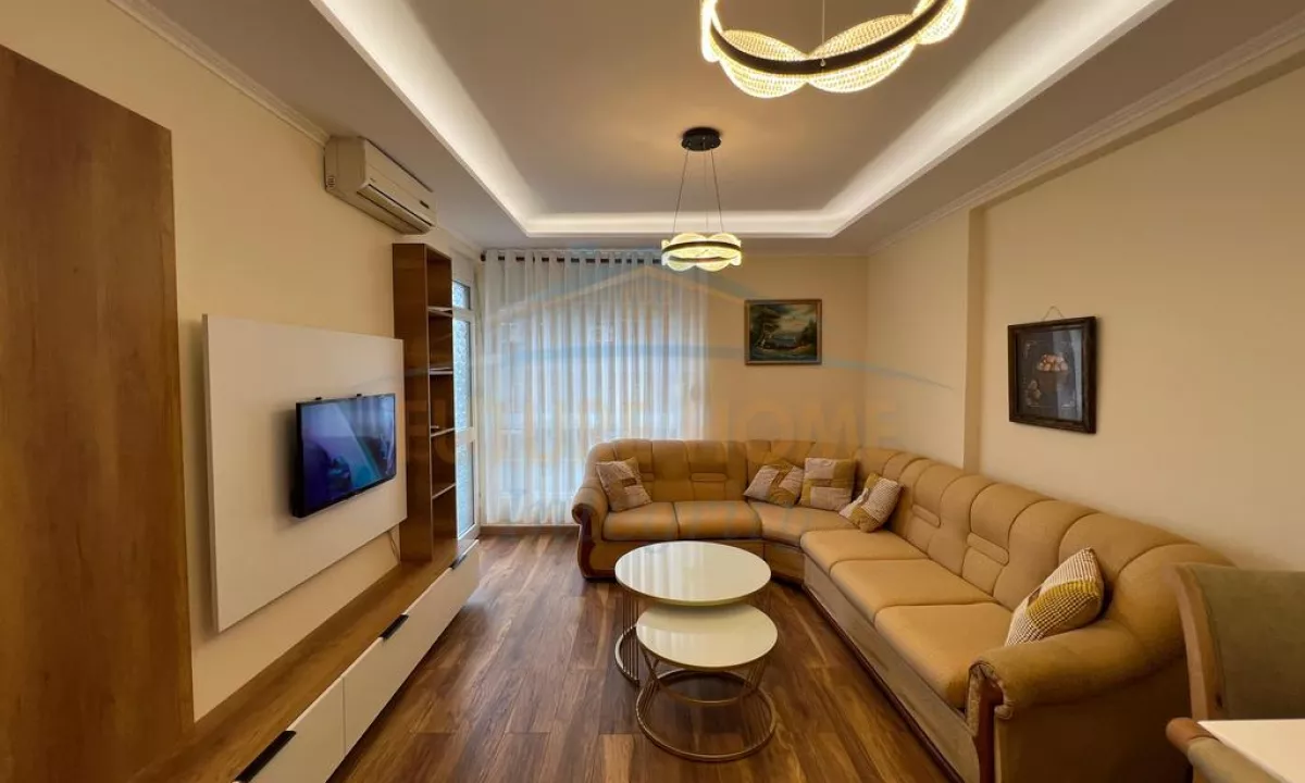 Shtepi ne shitje Apartament ne Tirane, 1+1, Mobilimi E mobiluar, Pagesa 160,000  Euro.