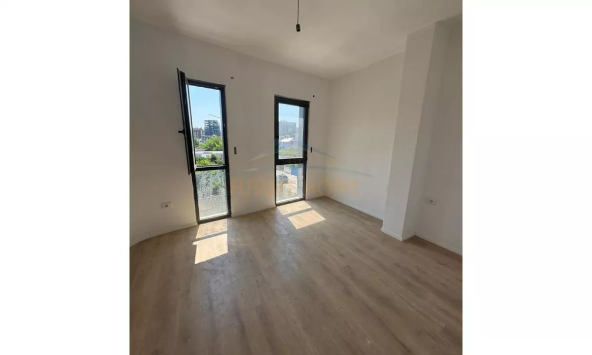 Shtepi ne shitje Apartament ne Tirane, 2+1, Mobilimi Bosh, pa mobiluar, Pagesa 190,000  Euro.