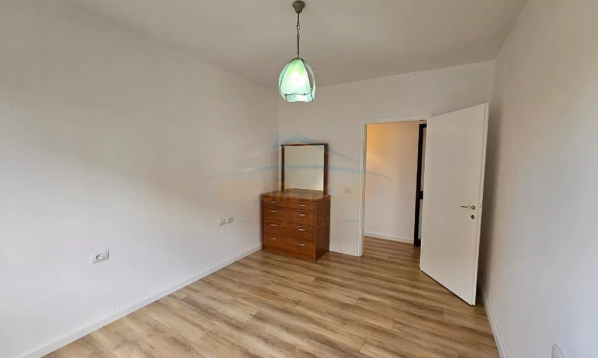 Shtepi ne shitje Apartament ne Tirane, 2+1, Mobilimi Bosh, pa mobiluar, Pagesa 165,000  Euro.