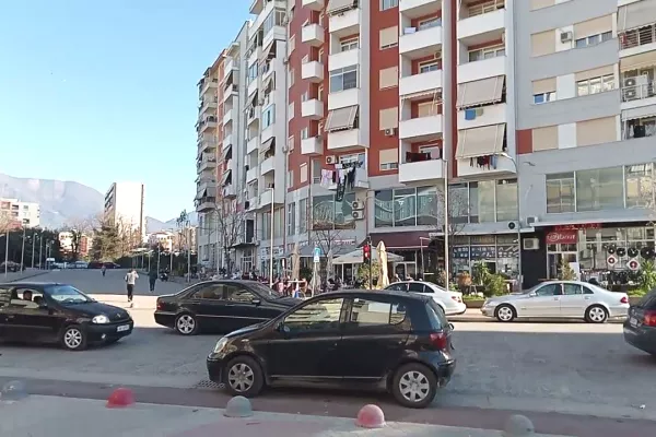 Shitet, Apartament 1+1, Ish Tregu Elektrik, Tiranë.