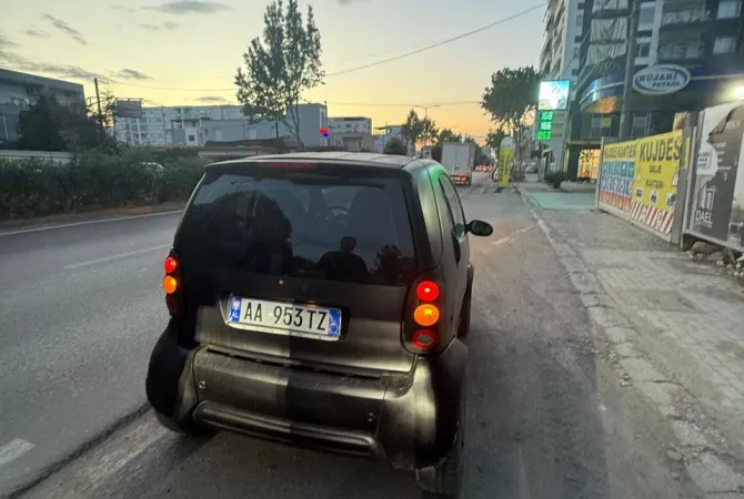 Auto in Vendita a Tirana, Smart, 2001 Benzine,Kambio Automatik Pagamento 2,400  Euro.