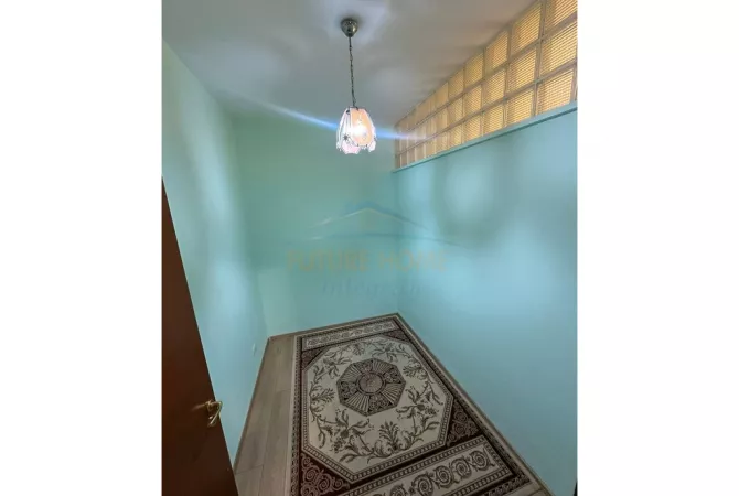 Shtepi me qera Apartament ne Tirane, 2+1, Mobilimi E mobiluar, Pagesa 600  Euro.