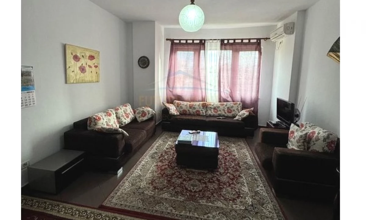 Shtepi me qera Apartament ne Tirane, 1+1, Mobilimi E mobiluar, Pagesa 550  Euro.