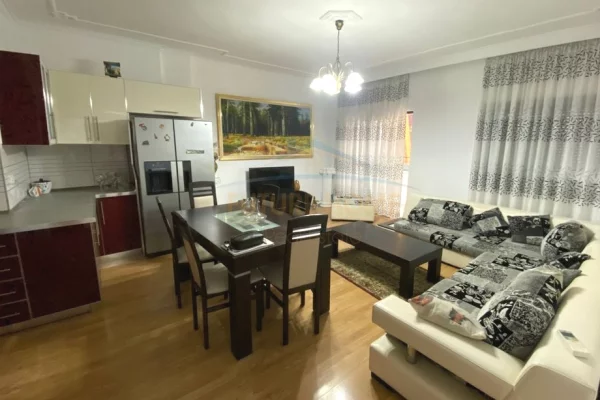 Shtepi me qera Apartament ne Tirane, 2+1, Mobilimi E mobiluar, Pagesa 600  Euro.