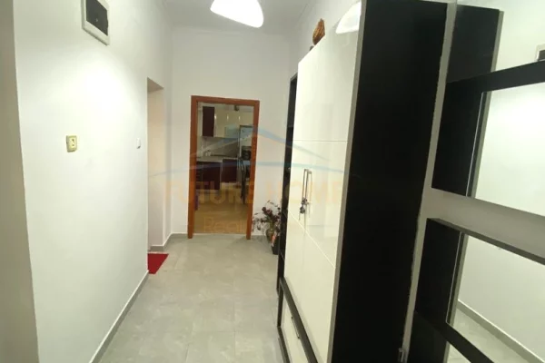 Shtepi me qera Apartament ne Tirane, 2+1, Mobilimi E mobiluar, Pagesa 600  Euro.