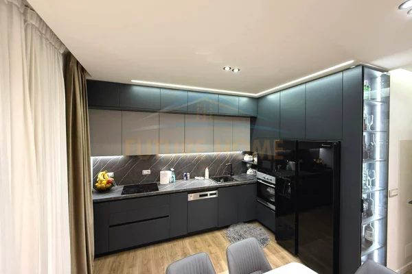 Appartamento in vendita a Tirana 3+1, Arredato