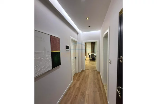 Appartamento in vendita a Tirana 3+1, Arredato