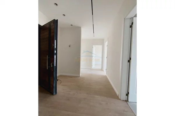 Appartamento in vendita a Tirana 2+1, Vuoto