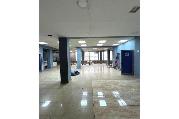 Qera , Ambient Biznesi (Zyra,Klinike, etj) , Rruga Ferit Xhajko , Tirane ,