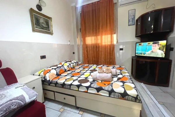 Shtepi me qera Apartament ne Tirane, 1+1, Mobilimi E mobiluar, Pagesa 450  Euro.