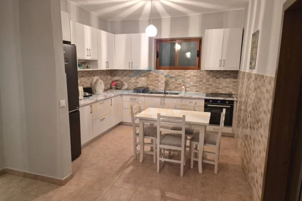 Shtepi me qera Apartament ne Tirane, 2+1, Mobilimi E mobiluar, Pagesa 600  Euro.