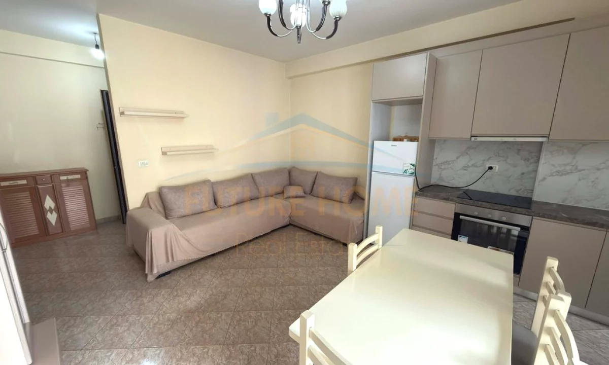 Shtepi me qera Apartament ne Tirane, 2+1, Mobilimi E mobiluar, Pagesa 550  Euro.