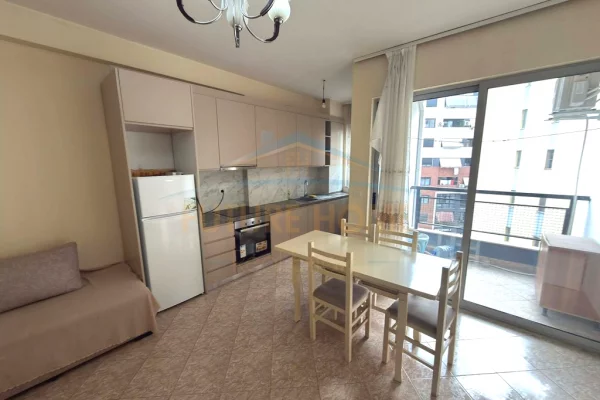 Shtepi me qera Apartament ne Tirane, 2+1, Mobilimi E mobiluar, Pagesa 550  Euro.