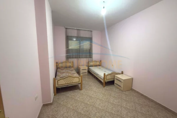 Shtepi me qera Apartament ne Tirane, 2+1, Mobilimi E mobiluar, Pagesa 550  Euro.