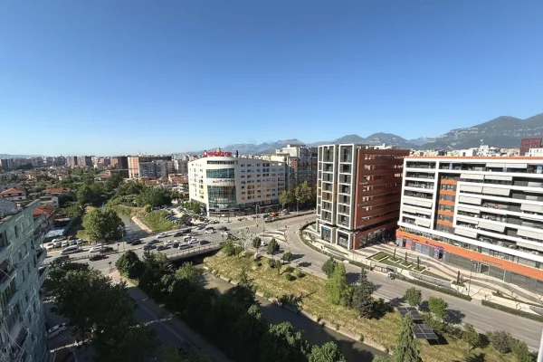 Duplex (casa a 2 piani) in vendita a Tirana 3+1, Arredato