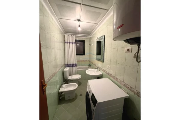 Shtepi me qera Apartament ne Tirane, 2+1, Mobilimi E mobiluar, Pagesa 900  Euro.